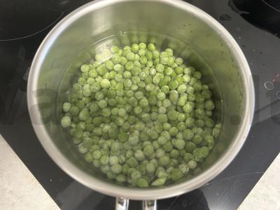 Žaliųjų žirnių tyrė su grietinėlėmis Žingsnis 1