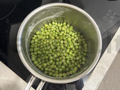 Žaliųjų žirnių tyrė su grietinėlėmis Žingsnis 2