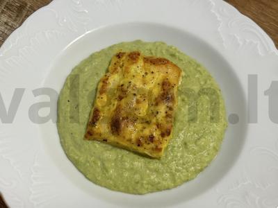 Žaliųjų žirnių tyrė su grietinėlėmis pagrindine nuotrauka