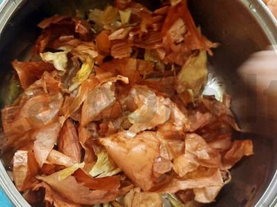 Kiaulienos krūtinėlė svogūnų lukštuose Žingsnis 2