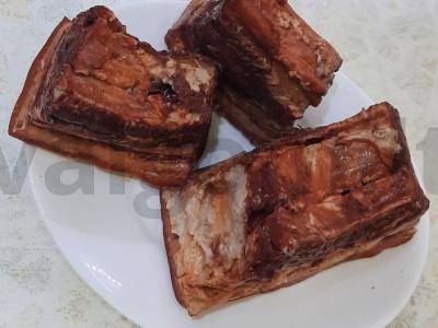 Kiaulienos krūtinėlė svogūnų lukštuose Žingsnis 6