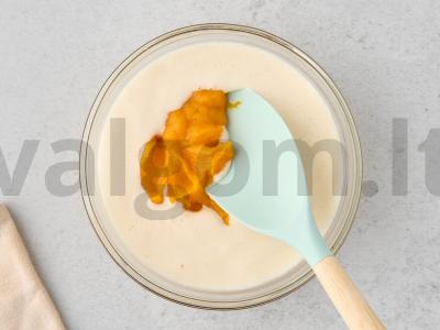 Moliūgų keksiukas su cukatais Žingsnis 4