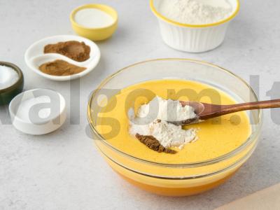 Moliūgų keksiukas su cukatais Žingsnis 5