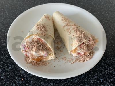 Varškės rutuliukai su vaisiais pagrindine nuotrauka