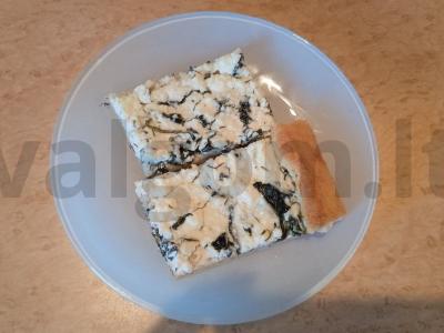 Pyragas su feta sūriu ir špinatais pagrindine nuotrauka