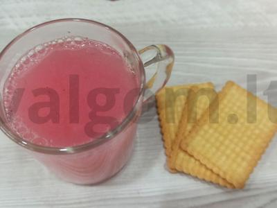 Gėrimas iš raudonųjų serbentų ir kondensuoto pieno pagrindine nuotrauka