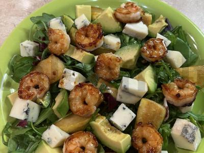 Salotos su krevetėmis, kriauše ir sūriu Žingsnis 10