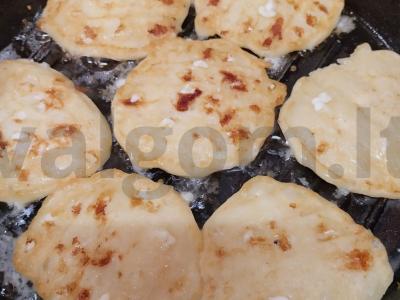 Skaniausi blynai iš rauginto pieno su varškės grūdeliais Žingsnis 3