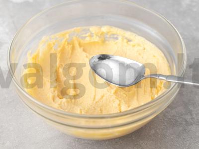 Smėliniai pyragai su riešutų padažu Žingsnis 3