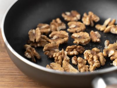 Smėliniai pyragai su riešutų padažu Žingsnis 7