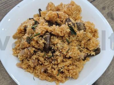 Vegetariškas plovas su kalakutų širdelėmis lėtoje viryklėje pagrindine nuotrauka