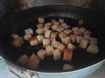 Salotas su rūkytomis vištienos krūtinėlėmis ir vyno acto padažu Žingsnis 3