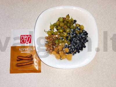 Kompotas „Uogų“ Žingsnis 1