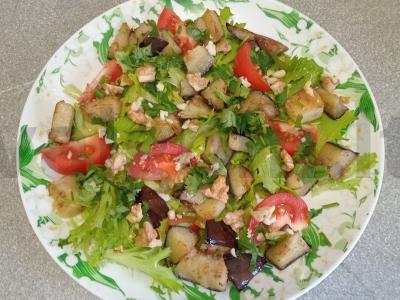 Salotas su traškiais baklažanais ir graikiniais riešutais Žingsnis 10