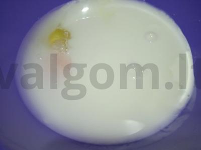 Blynai ant kefyro su grietine ir juodųjų serbentų uogiene Žingsnis 4