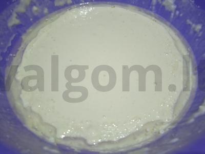 Blynai ant kefyro su grietine ir juodųjų serbentų uogiene Žingsnis 7