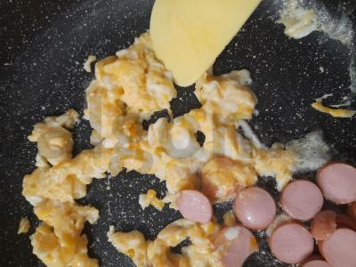 Greitai paruošiama makaronai su kiaušiniu ir dešrelėmis Žingsnis 5