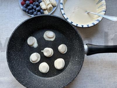 Mini blynai su bananais, uogomis ir medumi Žingsnis 3