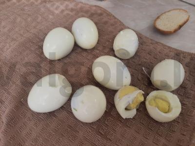 Salotos su žuvimi, kiaušiniais ir daržovėmis Žingsnis 2