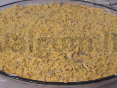 Salotos su žuvimi, kiaušiniais ir daržovėmis Žingsnis 13