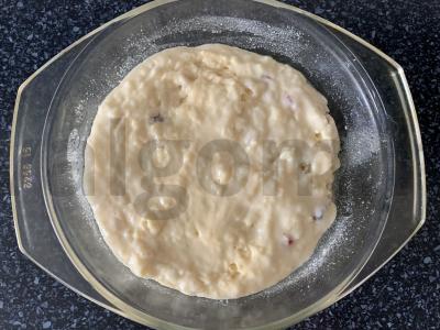 Pyragas su cukatais ir razinomis Žingsnis 5