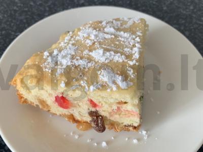 Pyragas su cukatais ir razinomis pagrindine nuotrauka