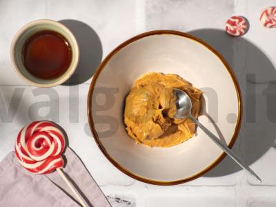 Sausainių sumuštinis su spalvota pabarstymu Žingsnis 1