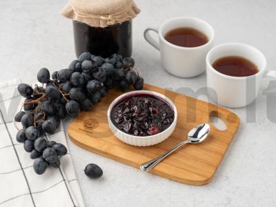 Vynuogių uogienė „Isabella“ pagrindine nuotrauka