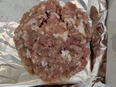 Burgeris lavaše su naminiu kotletu ir spanguolių padažu Žingsnis 2