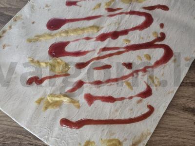 Burgeris lavaše su naminiu kotletu ir spanguolių padažu Žingsnis 5