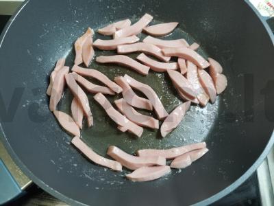 Omletas su dešra, žirniais ir parmezano sūriu Žingsnis 1