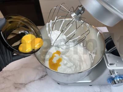 Tortas su uogų įdaru ir kremu sūriu Žingsnis 2