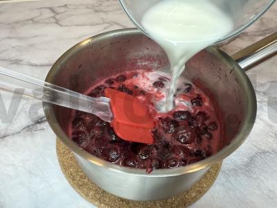 Tortas su uogų įdaru ir kremu sūriu Žingsnis 9