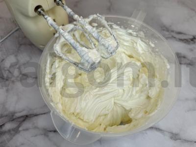 Tortas su uogų įdaru ir kremu sūriu Žingsnis 12