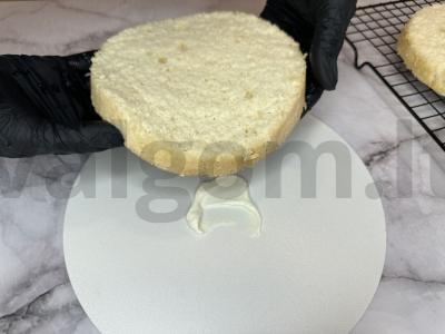 Tortas su uogų įdaru ir kremu sūriu Žingsnis 14