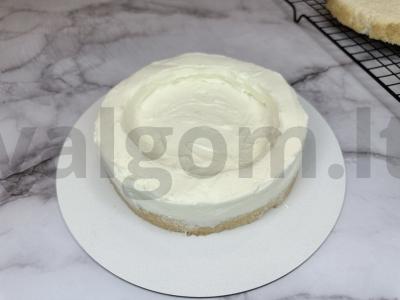 Tortas su uogų įdaru ir kremu sūriu Žingsnis 15