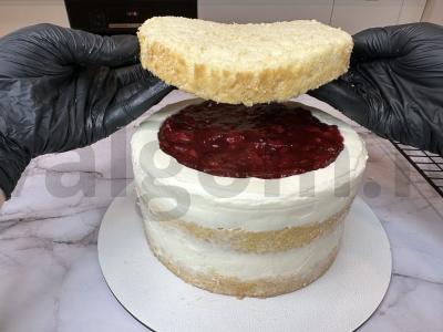 Tortas su uogų įdaru ir kremu sūriu Žingsnis 17