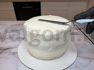 Tortas su uogų įdaru ir kremu sūriu Žingsnis 18