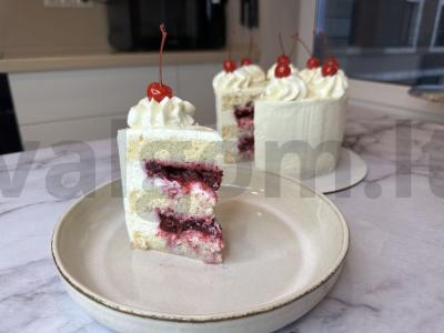 Tortas su uogų įdaru ir kremu sūriu pagrindine nuotrauka