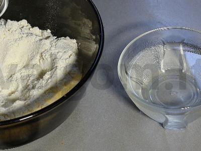 Varenikai su saldžiais vyšniomis ir varškės kremu Žingsnis 1