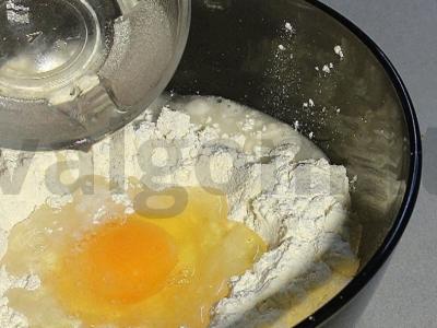 Varenikai su saldžiais vyšniomis ir varškės kremu Žingsnis 2