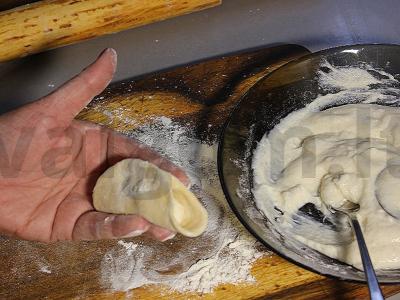 Varenikai su saldžiais vyšniomis ir varškės kremu Žingsnis 11