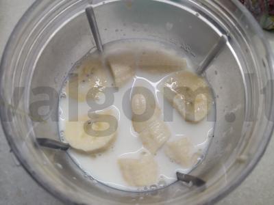 Pieninis kokteilis su braškėmis ir aronijomis Žingsnis 1