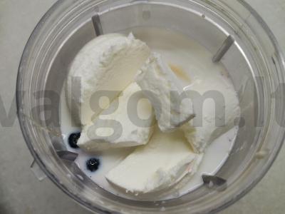 Pieninis kokteilis su braškėmis ir aronijomis Žingsnis 3