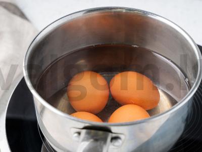 Blynai su žaliu svogūnu ir kiaušiniu Žingsnis 5