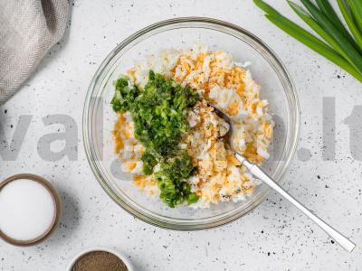 Blynai su žaliu svogūnu ir kiaušiniu Žingsnis 7