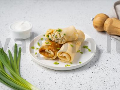 Blynai su žaliu svogūnu ir kiaušiniu pagrindine nuotrauka