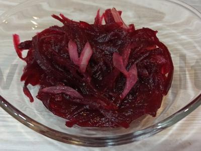 Marinuoti burokėliai su svogūnais pagrindine nuotrauka