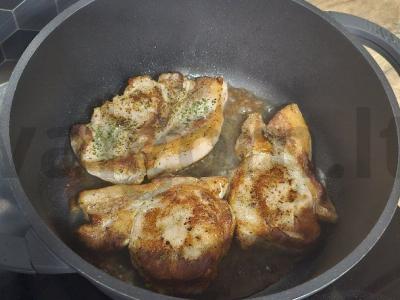 Kiaulienos steikai su keptomis bulvėmis ir daržovėmis Žingsnis 6