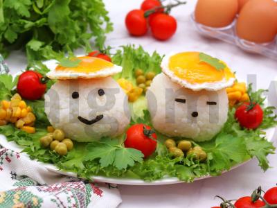 Bento su onigiri kamuoliukais vaikams pagrindine nuotrauka